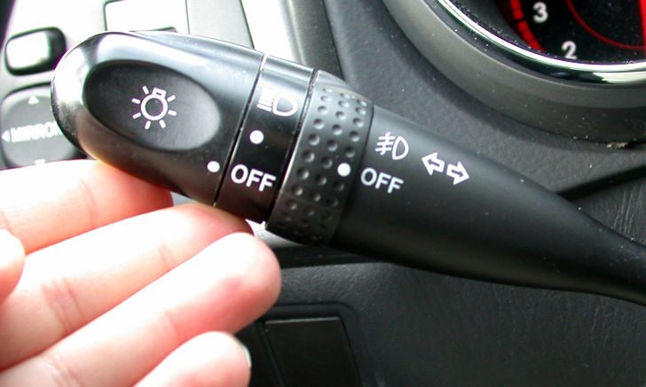 728px-Turn_signals_4